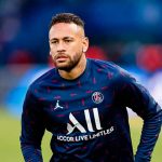 El avión de Neymar aterriza de emergencia en Brasil