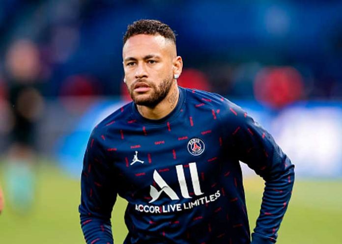 .5 El avión de Neymar aterriza de emergencia en Brasil