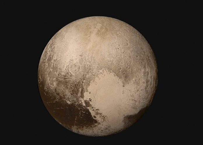 Encuentran el posible origen de la capa roja del mayor satélite de Plutón