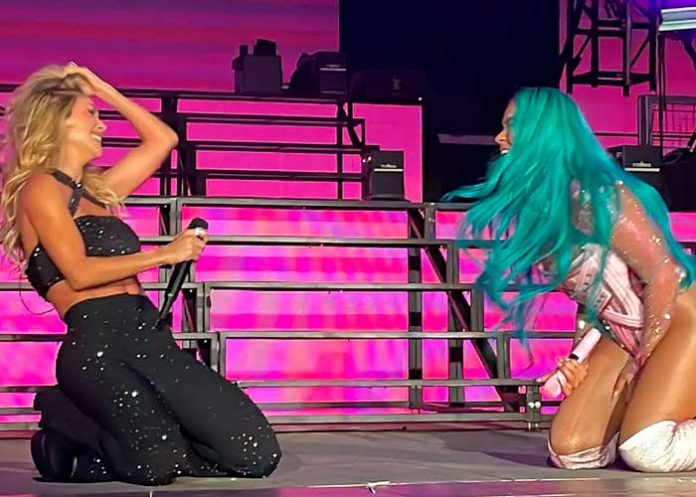 Anahí se contagia durante presentación con Karol G