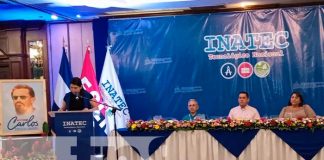 Docentes destacados reciben reconocimientos