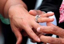 Tras 10 meses de casados descubre que su «esposo» es una mujer Tras 10 meses de casados descubre que su "esposo" es una mujer