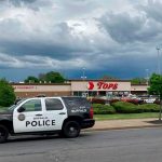 Empleado de 911 que atendió llamada de tiroteo en Buffalo es despedido Empleado de 911 que atendió llamada de tiroteo en Buffalo es despedido