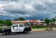 Empleado de 911 que atendió llamada de tiroteo en Buffalo es despedido Empleado de 911 que atendió llamada de tiroteo en Buffalo es despedido