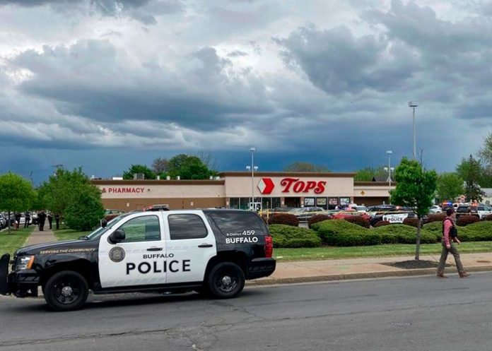 Empleado de 911 que atendió llamada de tiroteo en Buffalo es despedido