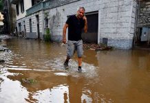 Pueblos cercanos al lago de Como en Italia se inundan por temporal Pueblos cercanos al lago de Como en Italia se inundan por temporal