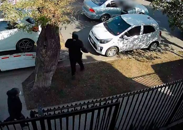 Joven de 15 años usa el carro de su abuelo para realizar robo millonario