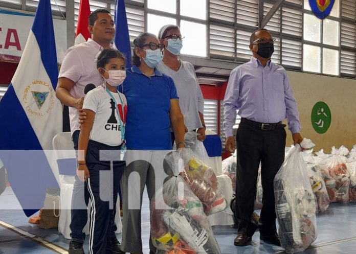 Nicaragua: MINED entrega kits deportivos a ganadores de los juegos escolares 2021