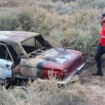 Hallaron cadáver atado de pies y manos en un carro