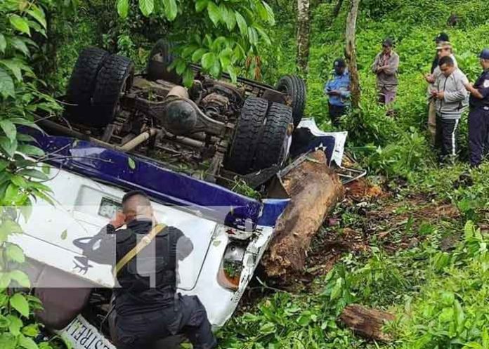 Foto: En Matagalpa La Dalia una unidad de transporte colectivo se da vuelta / TN8