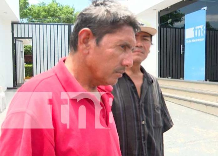 Foto: Hombre con discapacidad visual en Managua solicita ayuda / TN8