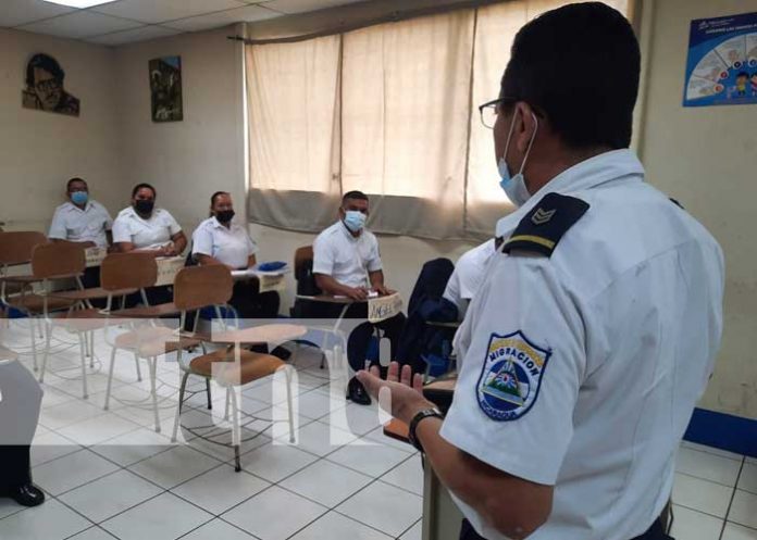 Foto: Migración y Extranjería de Nicaragua abrió dos cursos de preparación para oficiales / Tn8
