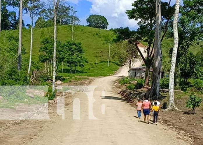 SIUNA-1 Entregan 3 kilómetros de carretera a productores de Siuna