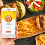 Fingen su éxito en plataformas como TikTok e Instagram 