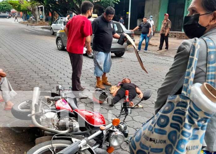 Señora termina lesionada al verse involucrada en accidente vial en Managua