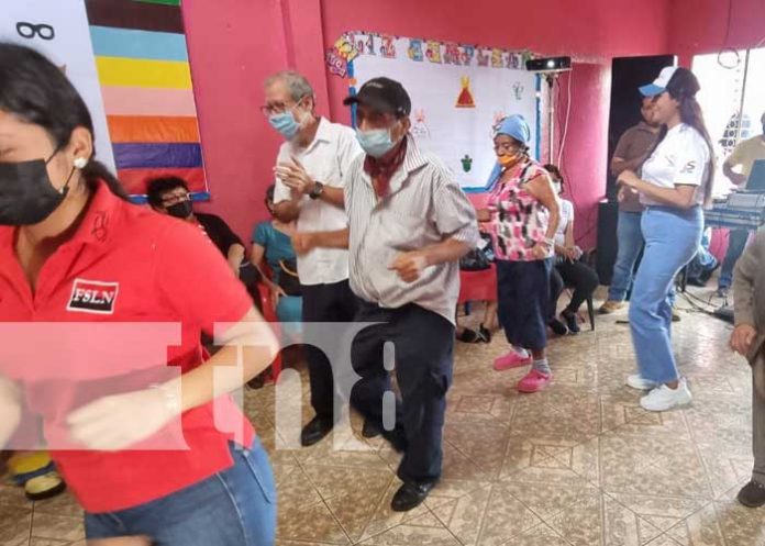 anciano-papa-3 Celebración con adultos mayores en Managua