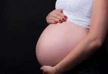 Mujer embarazada fingió tener contracciones para robarle a un jubilado Mujer embarazada fingió tener contracciones para robarle a un jubilado
