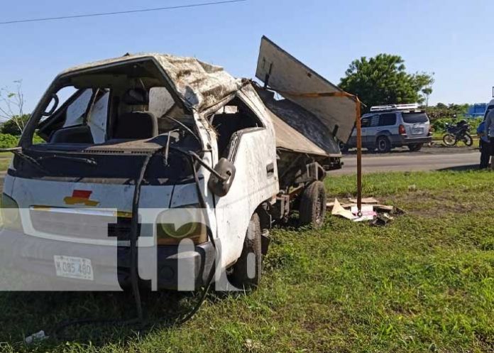 Vuelco de camión en el Distrito VI de Managua