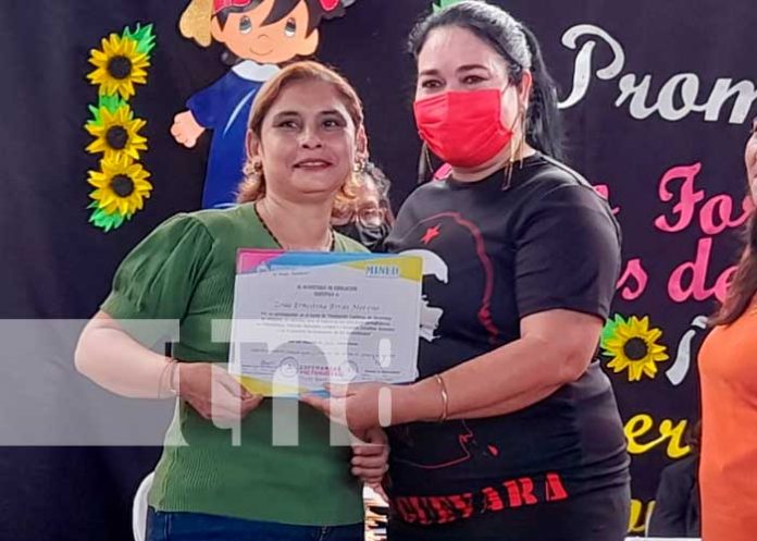 24 mil maestros de primaria finalizan curso de formación continua