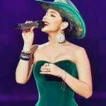 En espera quedan fans de Ángela Aguilar 