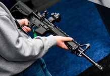 ¡Pese a los sangrientos tiroteos! Secundaria de Florida sortea rifles