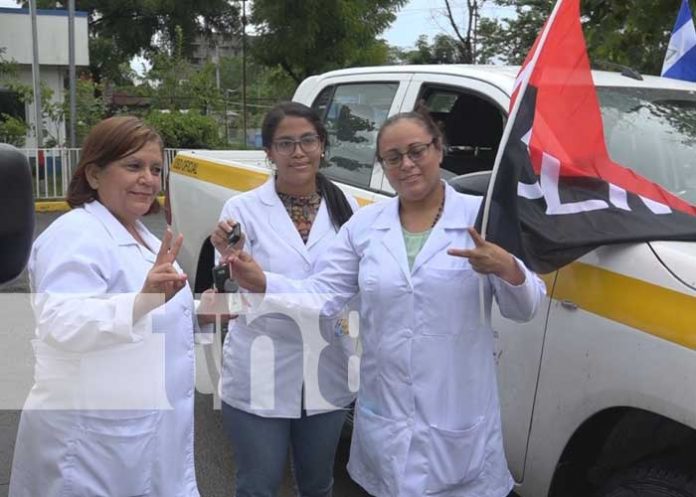 Entrega de ambulancia y camioneta a hospitales en Estelí