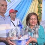 Entrega de regalos a padres del mercado en Estelí