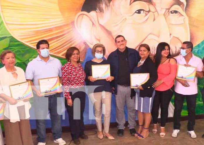 Propietarios de negocios antiguos recibieron reconocimientos en Estelí