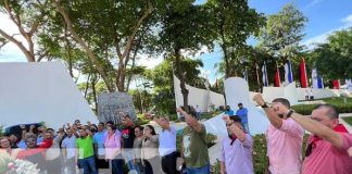 Ofrenda floral para Carlos Fonseca en Managua