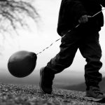 ¡Advertencia! En Irlanda niño muere tras inhalar helio de una chimbomba