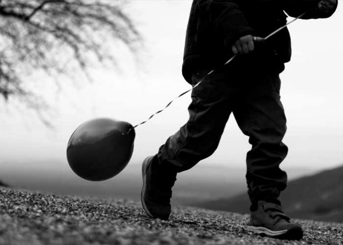 ¡Advertencia! En Irlanda niño muere tras inhalar helio de una chimbomba