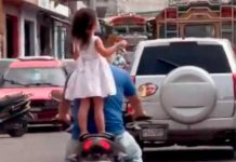 ¡Qué imprudencia! Captan a niña viajando de parada en una moto