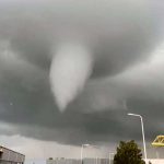 Tornado apocalíptico deja un muerto y 10 personas heridas en Holanda Tornado apocalíptico deja un muerto y 10 personas heridas en Holanda