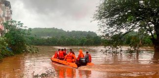 Aumenta a 89 las muertes por inundaciones en la India