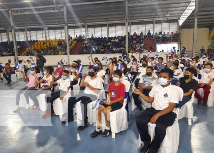 Inauguración de juegos escolares de primaria por parte del MINED
