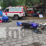 Motociclista resulta lesionado tras irrespetar señal de Alto en Managua Escena de accidente de tránsito en la capital Managua