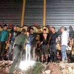 Rescatan a otros 43 migrantes en un vagón de tren en Uvalde, Texas