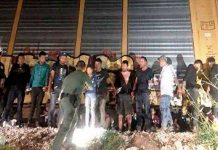 Rescatan a otros 43 migrantes en un vagón de tren en Uvalde, Texas