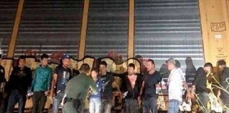 Rescatan a otros 43 migrantes en un vagón de tren en Uvalde, Texas