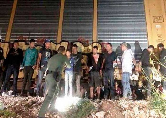 mexico1 Rescatan a otros 43 migrantes en un vagón de tren en Uvalde, Texas