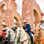 ¡Imprudencia! Jinete pierde el control y cae inerte en México ¡Imprudencia! Jinete pierde el control y cae inerte en México