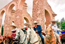 ¡Imprudencia! Jinete pierde el control y cae inerte en México ¡Imprudencia! Jinete pierde el control y cae inerte en México
