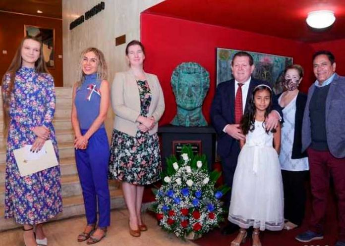 Nicaragua depósito ofrenda floral al Busto del Poeta Ruso Aleksandr Pushkin