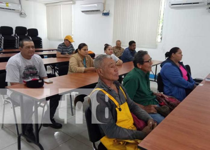 Capacitación del INTA sobre variedades de pasto