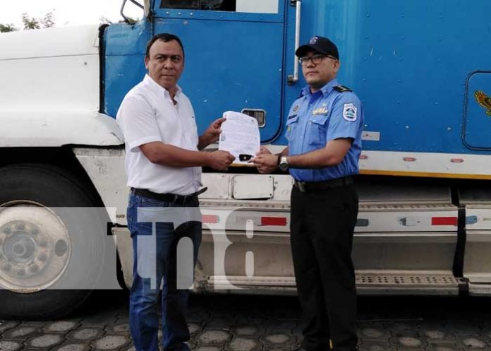 Entrega de camión al MINSA para que sea una clínica móvil