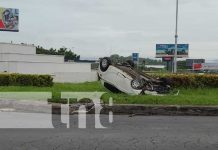 Aparatoso vuelco en Managua: Terminó en la rotonda de Metrocentro Accidente de tránsito en la Rotonda de Metrocentro, Managua