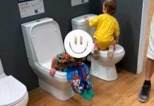 ¡No se aguantó! Niño de 4 años defecó en un baño de exhibición ¡No se aguantó! Niño de 4 años defecó en un baño de exhibición