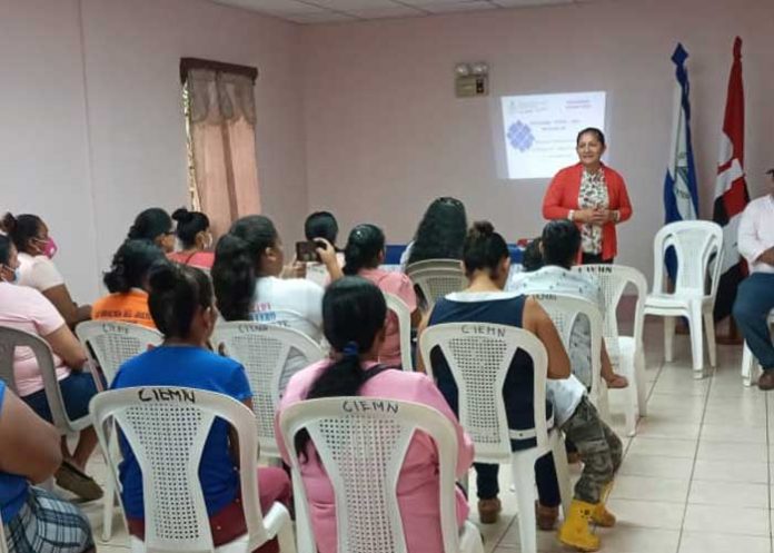 Entrega de créditos de Usura Cero en el Triángulo Minero