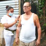 Sin pausas en la vacunación contra la COVID-19 en Managua Vacunación casa a casa en barrios de Managua