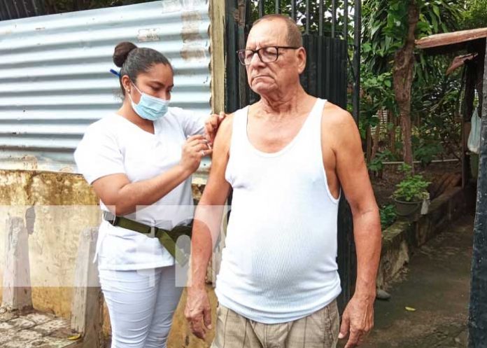Vacunación casa a casa en barrios de Managua